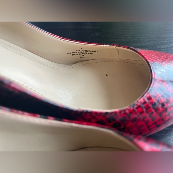 Marc Fisher Red Snakeskin Viviene Block Heel Pumps - Picture 15 of 16
